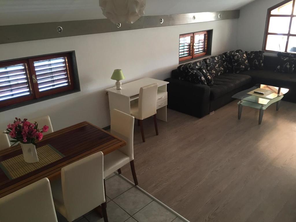 Apartments Pavic Betina  Exterior photo