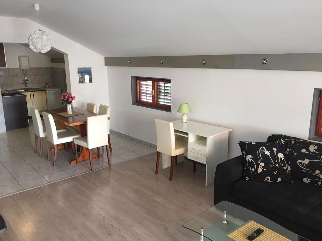 Apartments Pavic Betina  Exterior photo