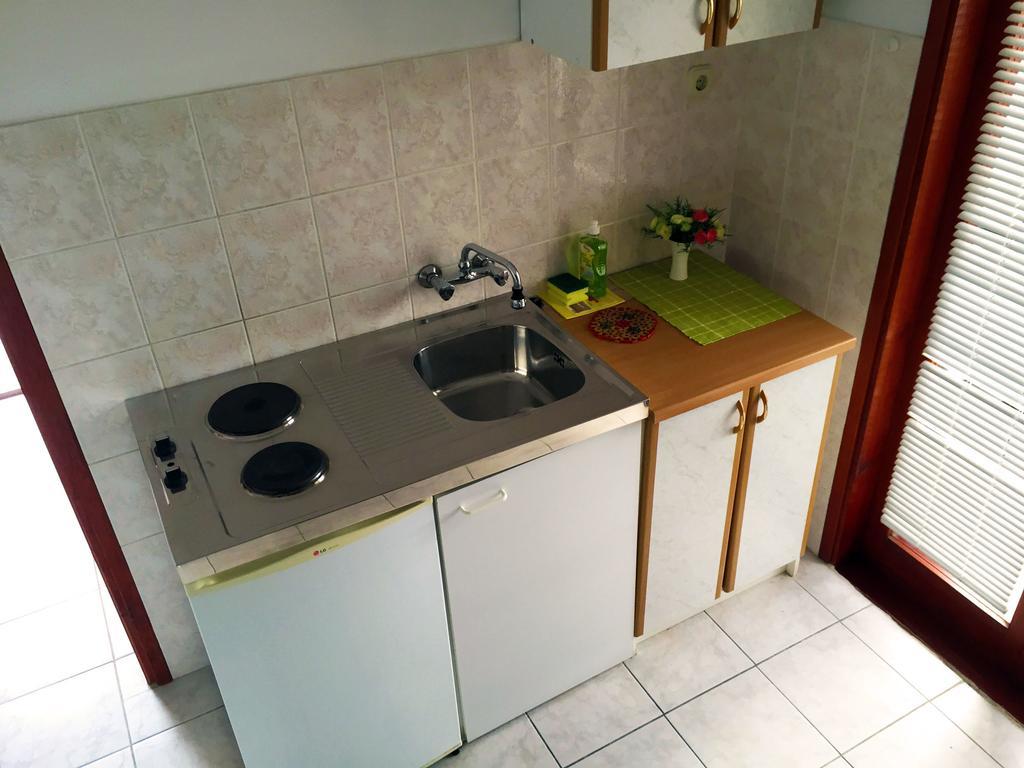 Apartments Pavic Betina  Exterior photo
